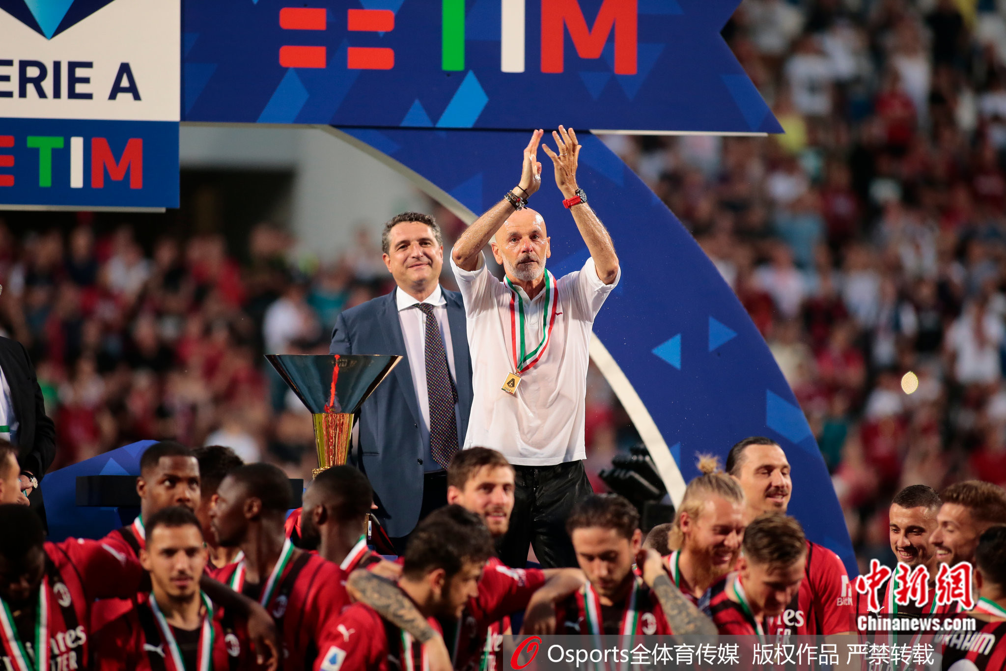 大赛奖杯已 大赛奖杯已